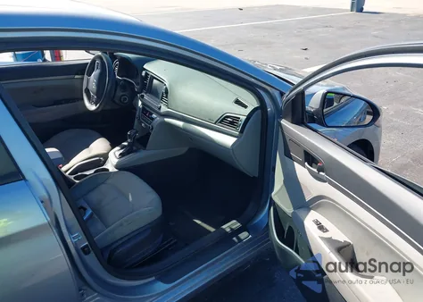 2017 Hyundai Elantra Se z USA, uszkodzony, nr VIN 5NPD84LFXHH061551